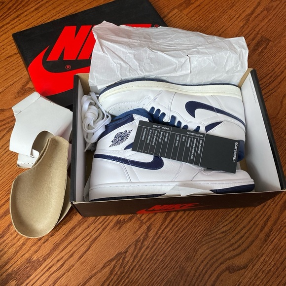 Air Jordan 1 Retro High OG 'Metallic Navy' - Picture 2 of 7